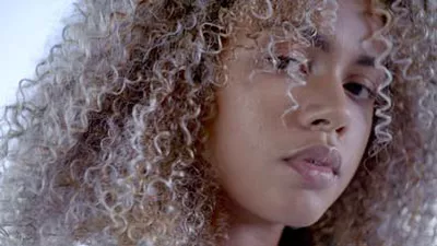 Como cuidar dos cabelos com luzes loiras com Kerastase Blond Absolu