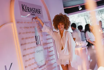 Cecilia Senhorinha na festa Kerastase