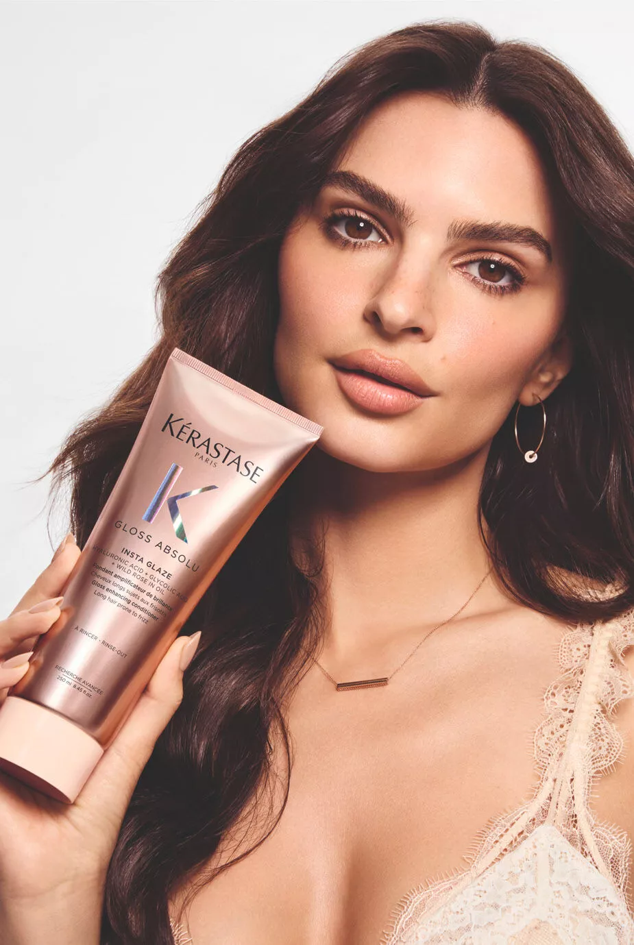 Emily Ratajkowski usa Gloss Absolu Insta Glaze