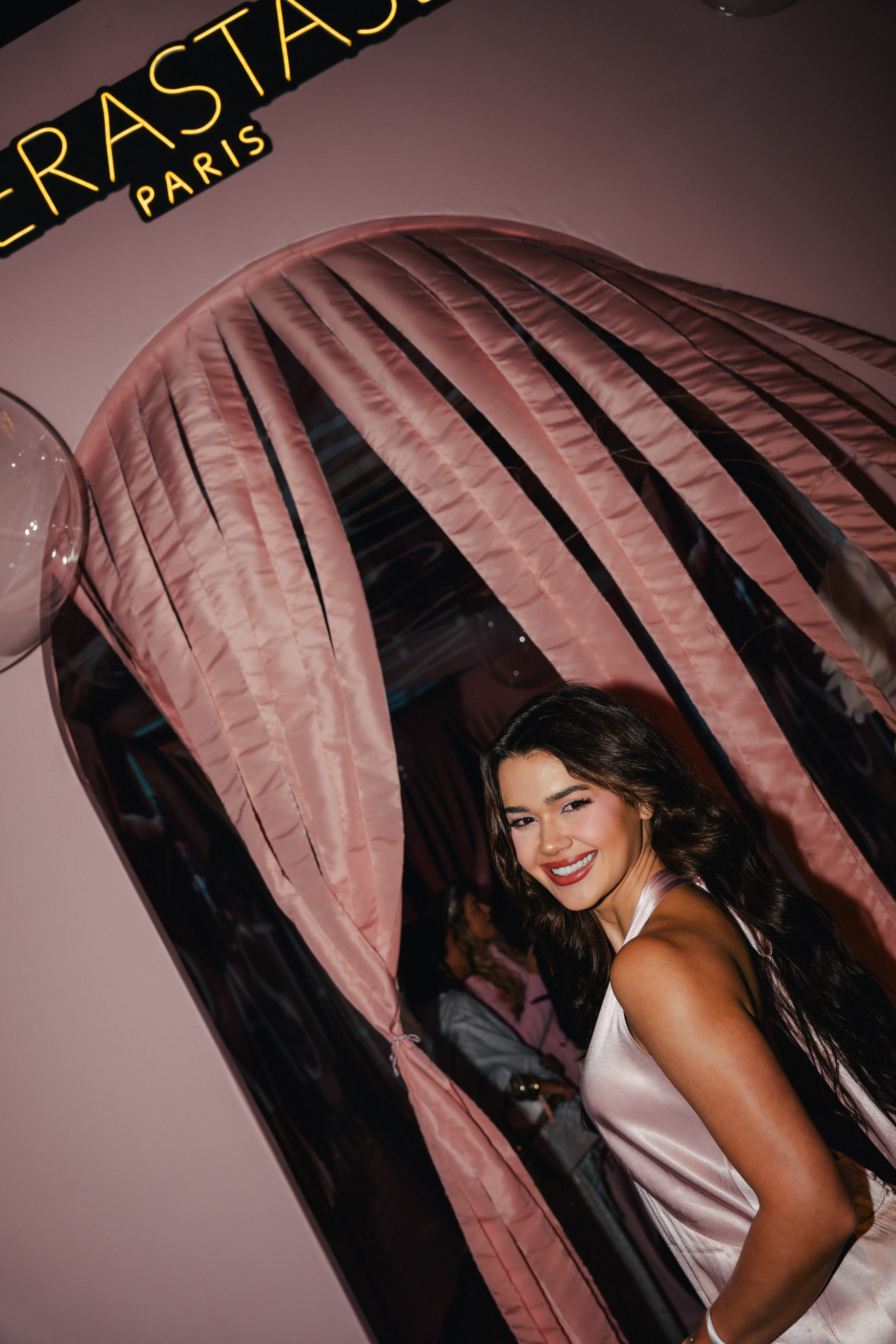 Franciny Elhke na festa Kerastase