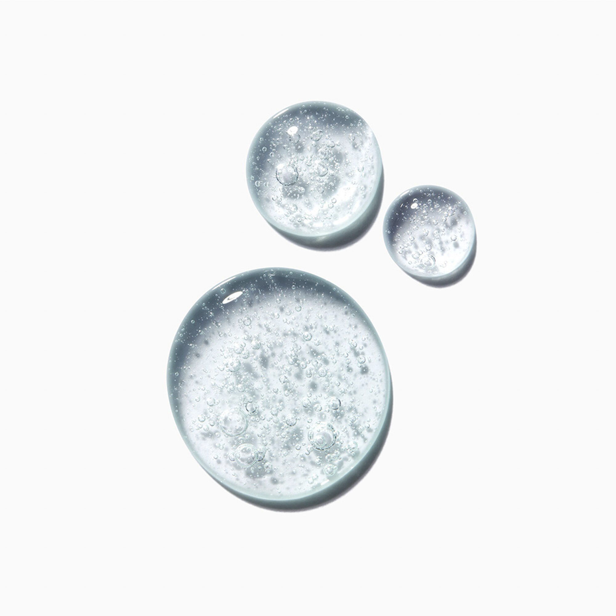 Shampoo Kerastase Genesis Homme Bain de Masse Epaississant com textura em gel