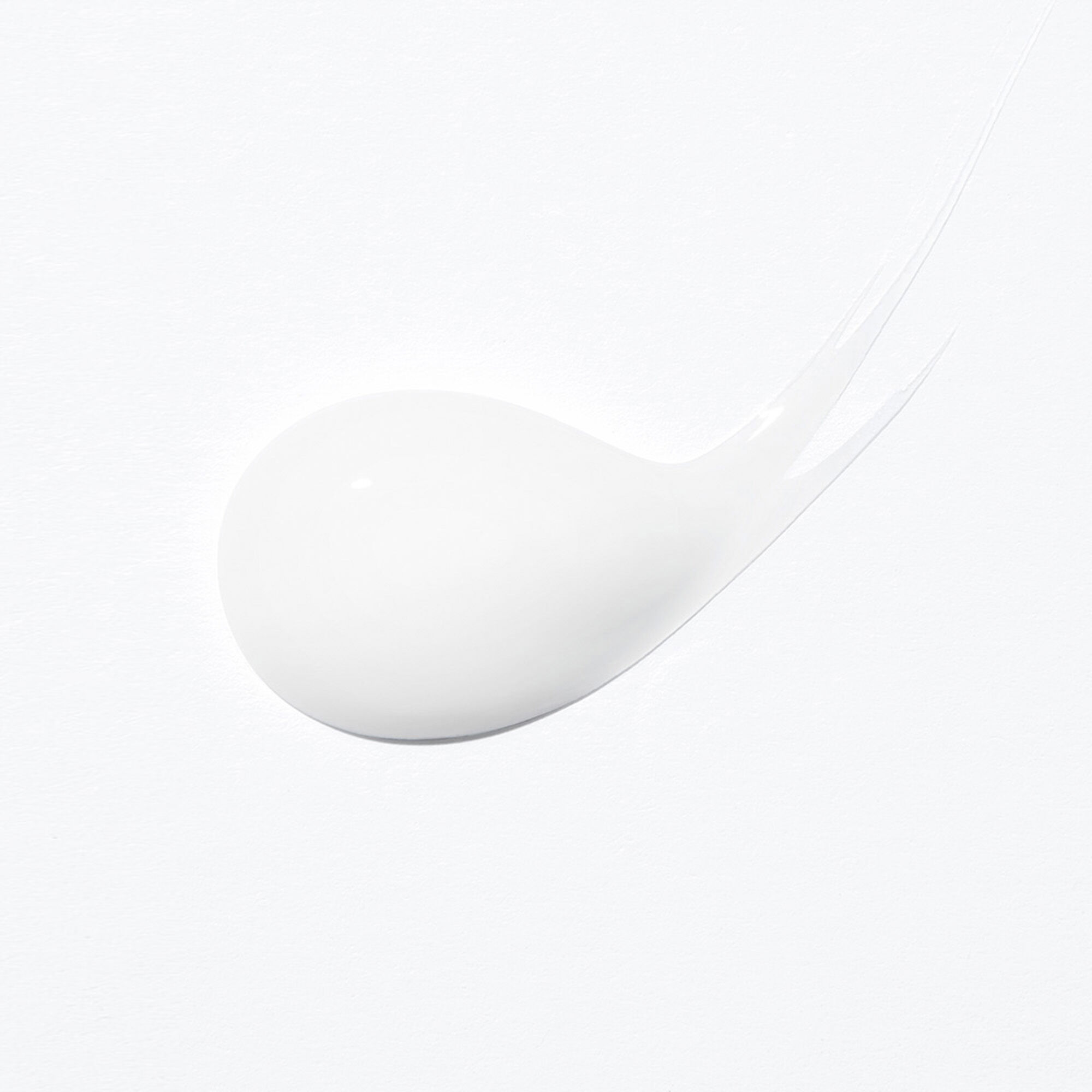 Gel Kerastase Curl Manifesto Gelee Curl Contour com textura em creme