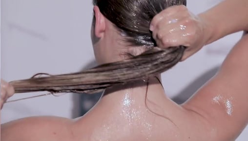 Tratar cabelo loiro iluminado com Condicionador Cicaflash