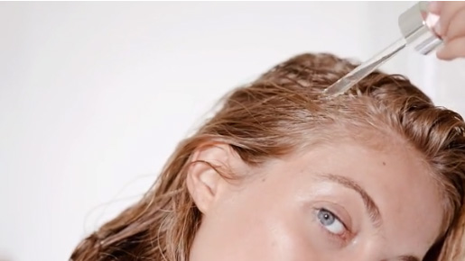 Como Tratar a Queda de Cabelo e Reduzir a Quebra de Cabelos Finos e Oleosos – Passo a Passo