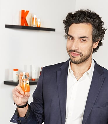 Hovig Etoyan sérum Kérastase Nutritive Nutri-Supplement Split Ends Serum Hovig Etoyan com o Sérum para pontas duplas Kérastase Nutritive Nutri-Supplement Split Ends Serum