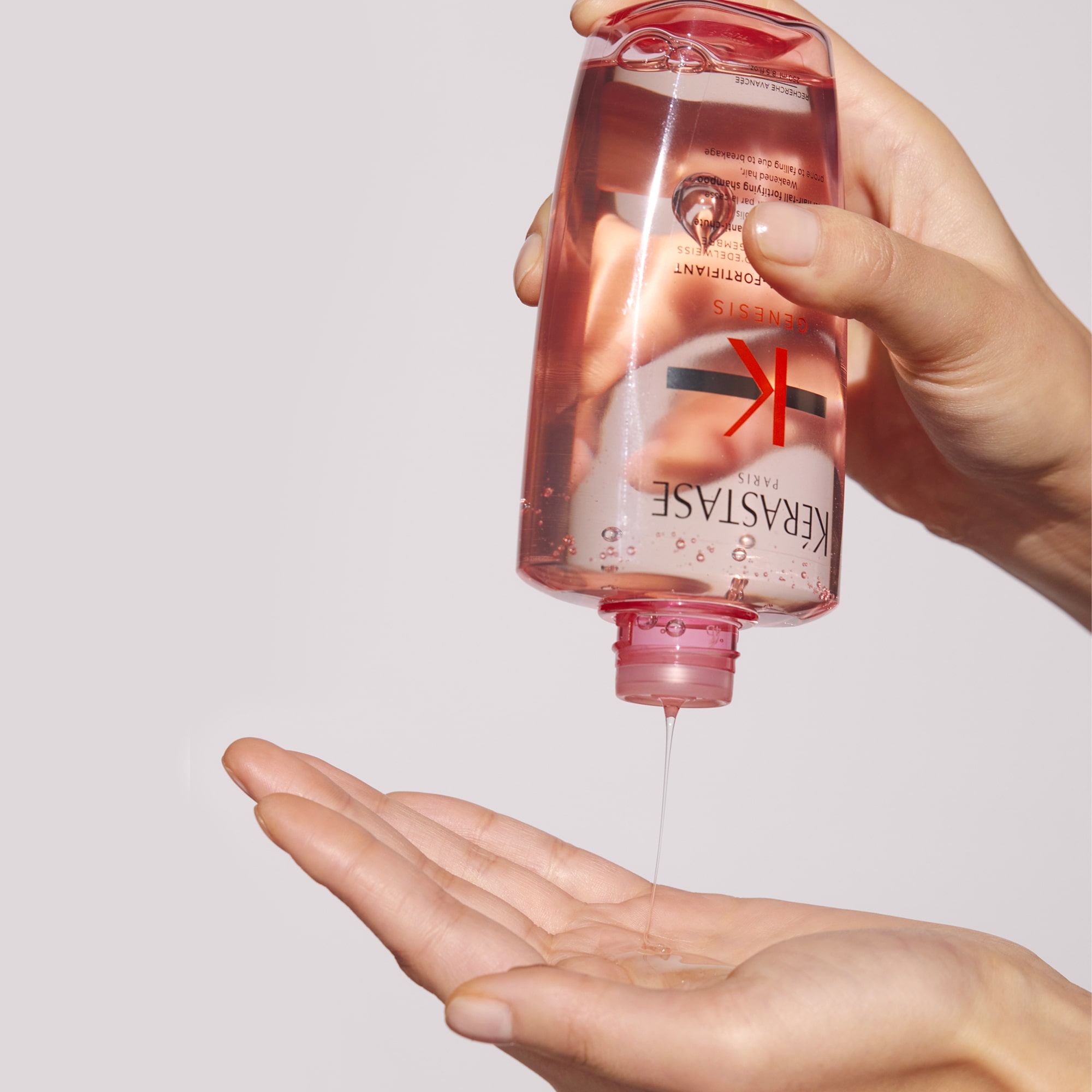Tratamento para cabelos danificados e quebradiços com Kérastase Genesis Bain Hydra-Fortifiant